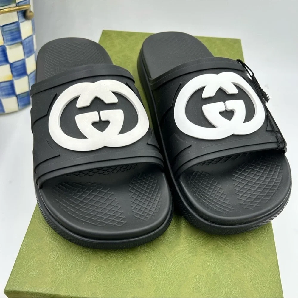 Men’s Gucci interlocking G rubber pool slide size 8, made in Italy